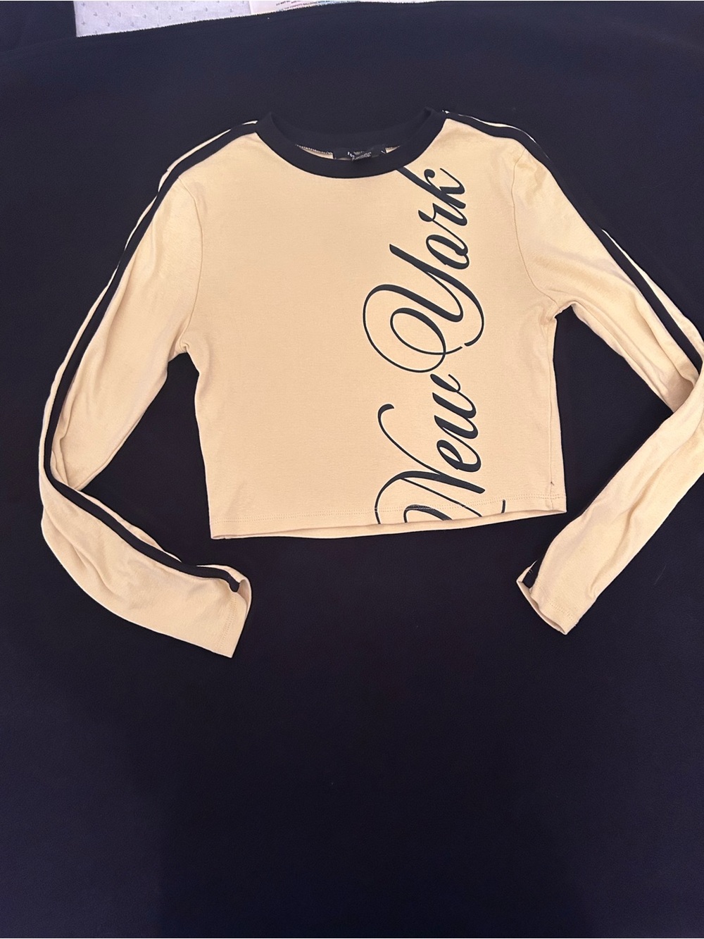 New York Script Cropped Long-Sleeve Top - yellow/Black